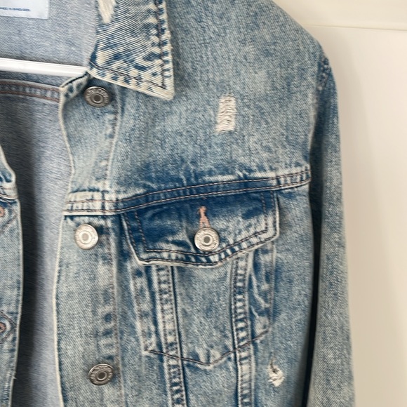 Old Navy distressed Jean jacket - Picture 3 of 5